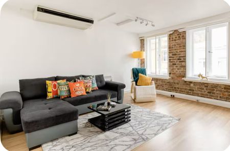 Studio Flat, Old Compton Street, W1D - Photo 3