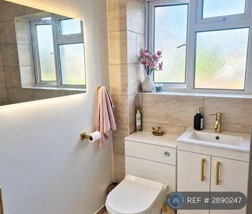 1 bedroom in a house share to rent - Photo 3