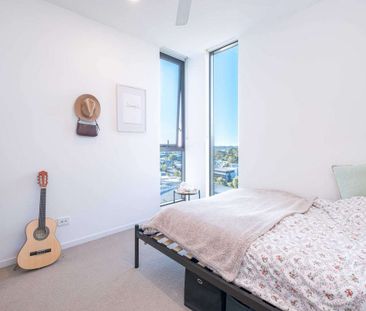 Spacious 2 Bedroom Unit with Parking in Newstead - Photo 3