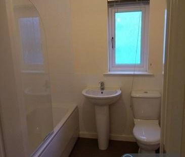 2 bedroom end of terrace house to rent - Photo 4