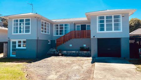 Newly renovated spacious home! - Photo 2