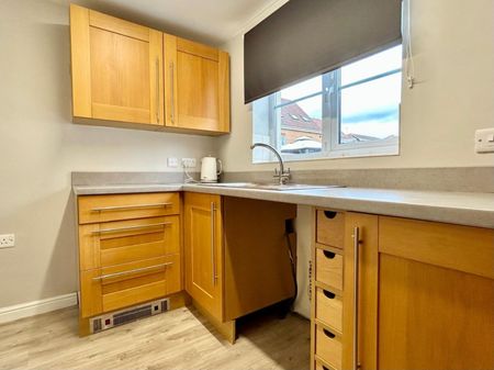 2 bedroom Flat To Let - Photo 3