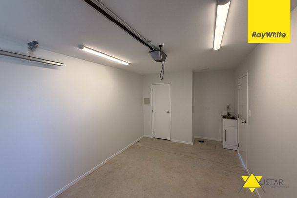 New Duplex House in Te Atatu South! - Photo 1