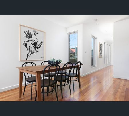 Bright, Contemporary Oversized Townhouse - Photo 1