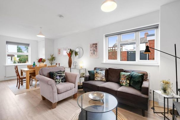 4 bedroom terraced house to rent - Photo 1