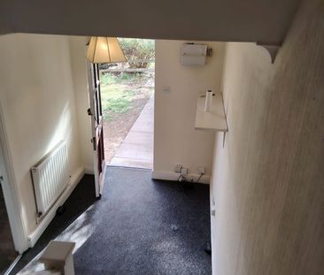 2 Bed Semi-Detached House, Azalea Cl, IG1 - Photo 3