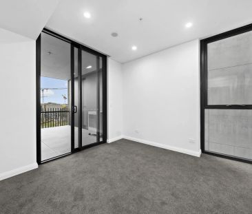 Contemporary Two-Bedroom Apartment – Steps to Metro - Photo 4