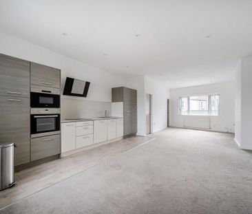 3 bedroom flat to rent - Photo 4
