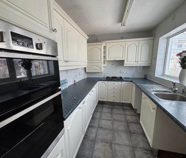 Worle, Weston-super-Mare, North Somerset - Photo 1