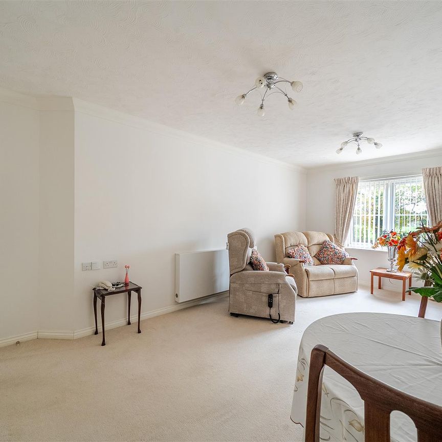 Greenacres Lodge, Warlingham - Photo 1