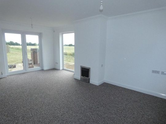 4 bedroom detached house to rent - Photo 1