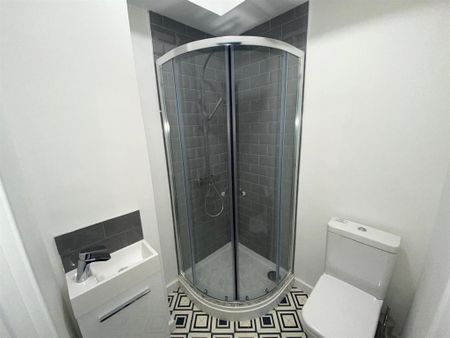 1 bedroom in a house share to rent - Photo 4