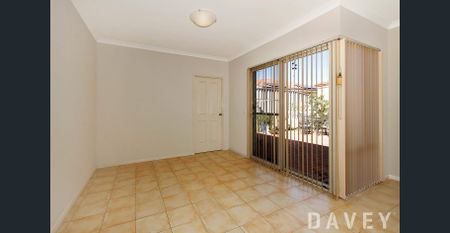 Beautifully Presented 3x2 Villa in Quiet Cul-de-Sac - Photo 3