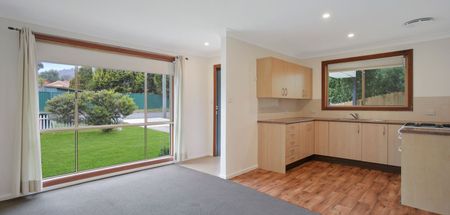 Neat 2 bedroom semi - Photo 2