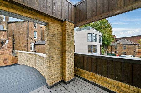 A brand new apartment with wonderful private terrace and balcony in the heart of Windsor Town. - Photo 4