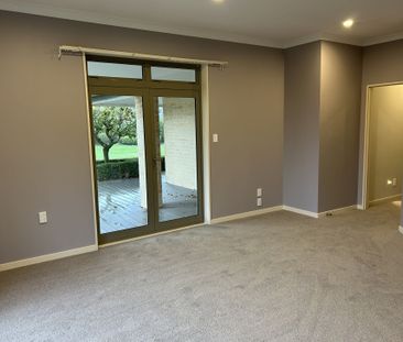 Large Executive Home - Photo 1