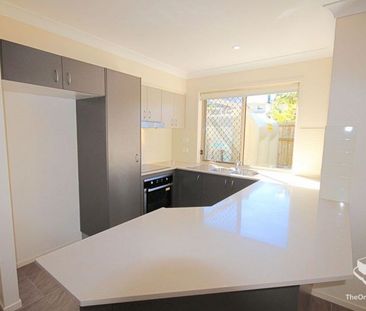 Ducted AC 3 bedroom townhouse - Photo 1