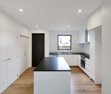 Architecturally Designed Three-Bedroom Townhouse – Karori - Photo 4