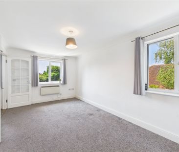 2 bedroom Flat in Park House, Farnborough - Photo 1