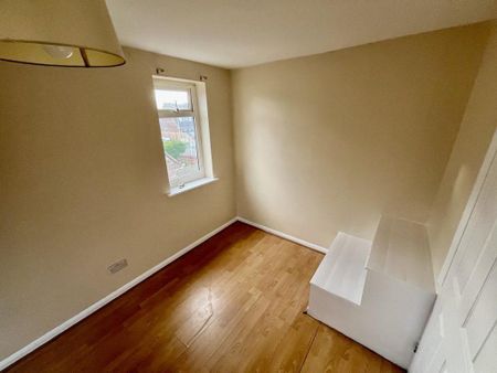 3 bedroom semi-detached house to rent - Photo 2