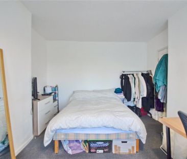 4 bedroom semi-detached house to rent - Photo 6