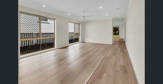 Fully Renovated Home in the Heart of Woolloongabba. Aircon in every room! - Photo 1