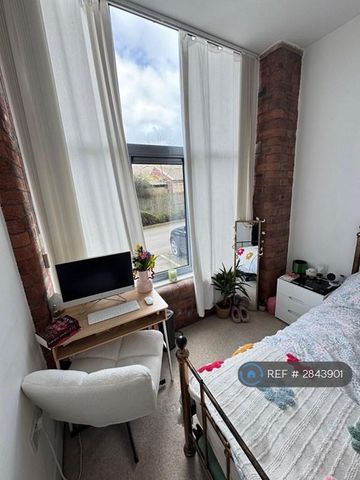 1 bedroom in a flat share to rent - Photo 4