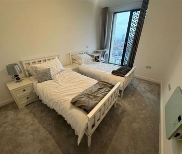 Fully Furnished Two Double Bedroom , Two Bathroom Apartment on the ... - Photo 6