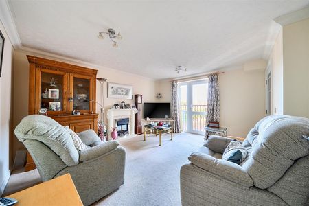 Astonia Lodge, Stevenage - Photo 2