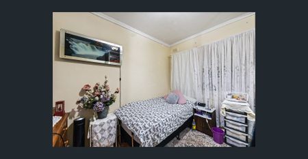 Family-Sized Comfort and Space: 3 Bed, 2 Bath Home in Elizabeth Downs - Photo 3