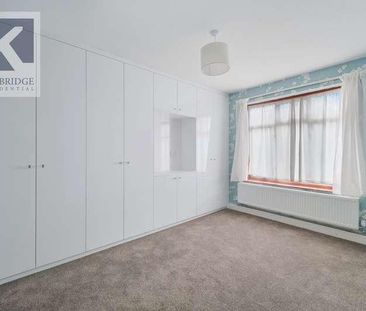 Francis Close, Epsom, KT19 - Photo 3