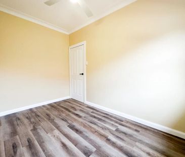 “Modern Elegance and Convenient Living” - Photo 4