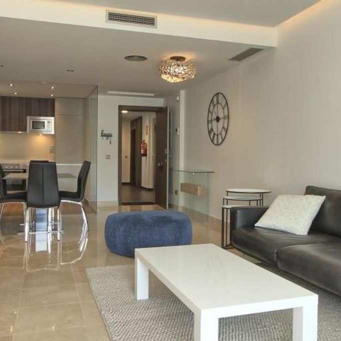 Luxury Apartment for rent in San Pedro de Alcántara, Andalusia - Photo 1