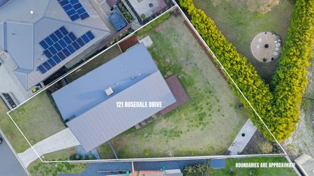 Executive West Albury Home - Photo 5