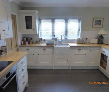 3 bedroom detached house to rent - Photo 4