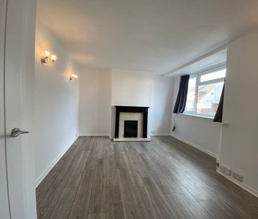 Graham Crescent BN41 2YB 3 bedroom house to rent - Photo 1