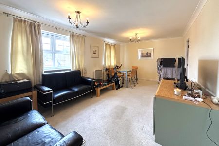 Kings Road, Woking, Surrey, GU21 - Photo 2