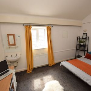 Room 1 - Photo 2