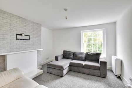 2 Bed Flat - Conversion - Photo 4