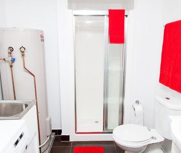 Purpose Built Student Only Accommodation. - Photo 6