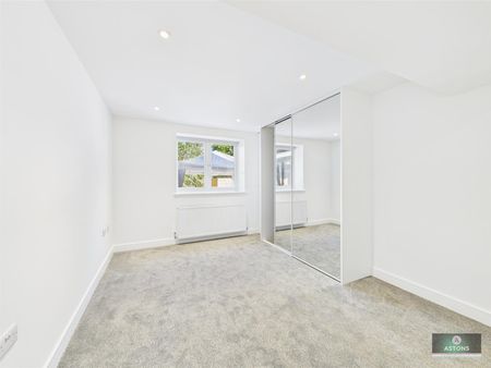 Old Hollow, Worth, Crawley - Photo 3