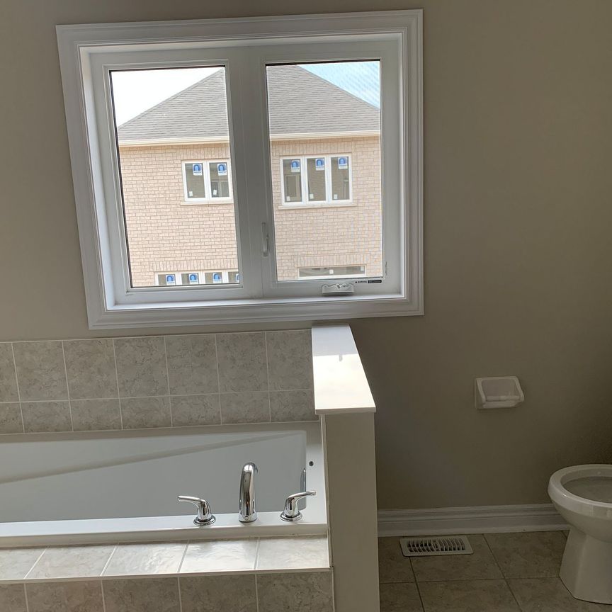 For Lease - 140 Finegan Circle, Brampton, Ontario - Photo 1