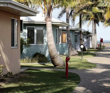 FURNISHED BEACHSIDE VILLA - Photo 6