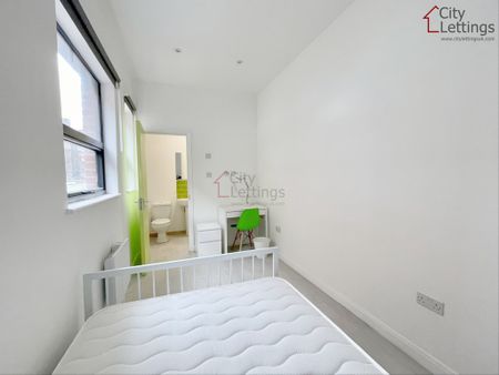 3 Bedroom Apartment - Photo 5