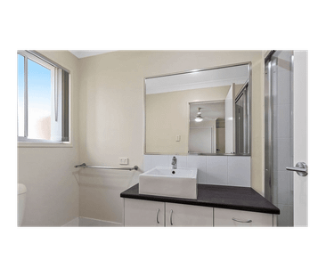 6 Month Lease to Start - 3 Bedroom Lowset Bayside Unit Duplex - Photo 5