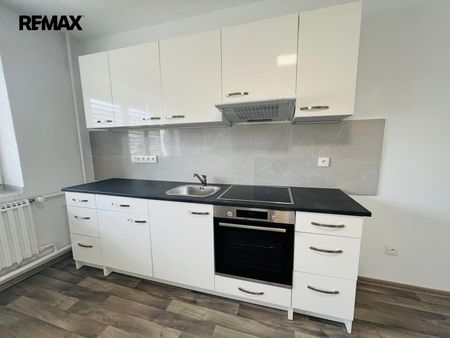 Pronájem bytu 2+1 75 m², Veselská, Bzenec - Photo 3