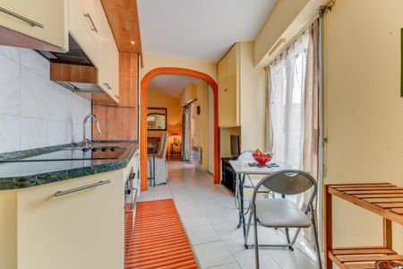 NICE- BOULEVARD CARLONE, 2 pièces meublé avec terrassé au dernier étage - Photo 4