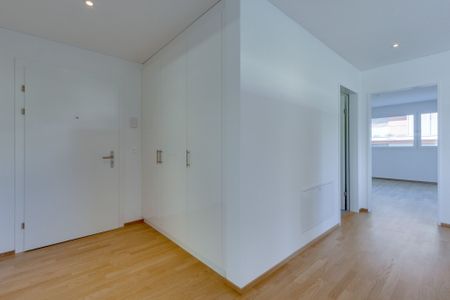 Top modern living with garden seating and field view! - Photo 4