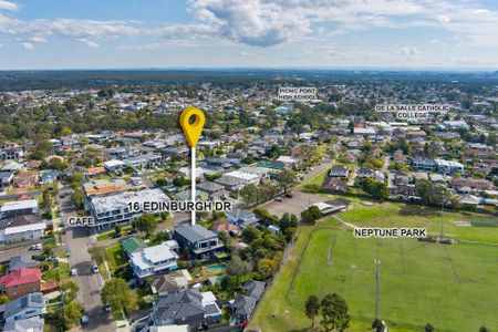 Luxury Family Living in Revesby Heights - $1,400 Per Week - Photo 3