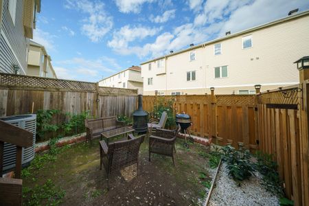 For Lease - 527 SIMRAN Private, Barrhaven, Ontario - Photo 2